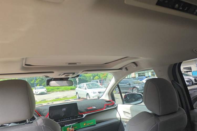 Used Toyota SIENNA 2024 2.5L Hybrid Comfort Edition Headliner
