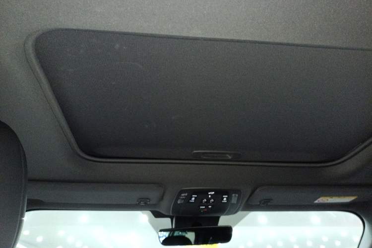 Used Toyota SIENNA 2024 2.5L Hybrid Four-Wheel Drive Prestige Edition Headliner