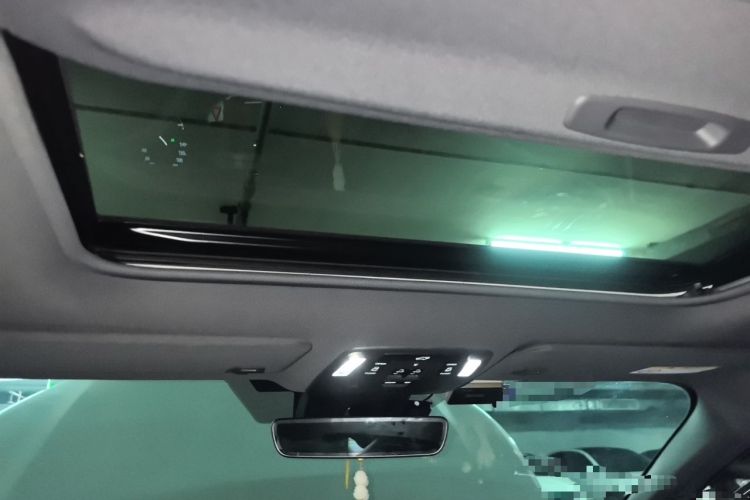 Used Toyota SIENNA 2024 2.5L Hybrid Luxury Edition Headliner