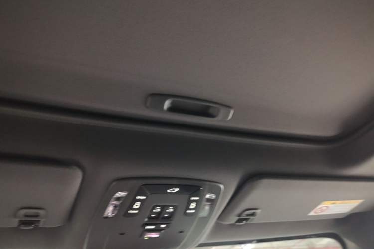 Used Toyota SIENNA 2024 2.5L Hybrid Luxury Edition Headliner