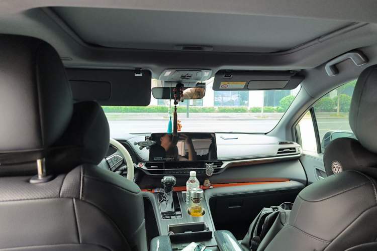 Used Toyota SIENNA 2024 2.5L Hybrid Luxury Edition Headliner
