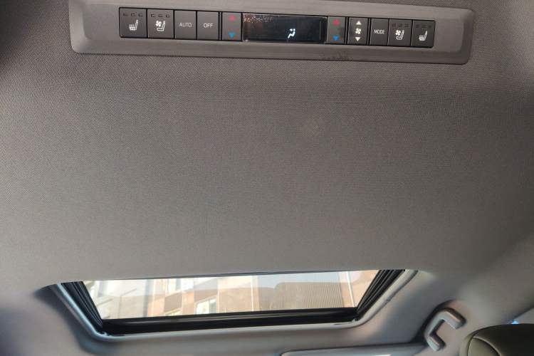 Used Toyota SIENNA 2024 2.5L Hybrid Four-Wheel Drive Prestige Edition Headliner