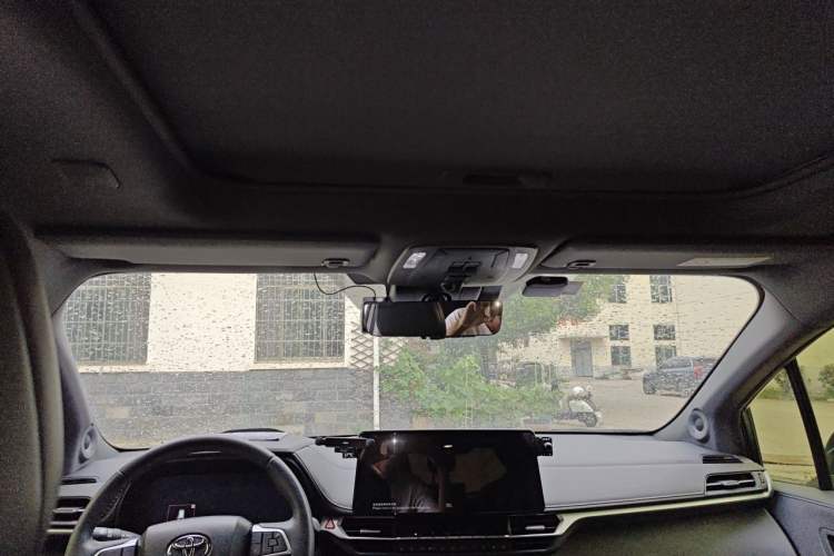 Used Toyota SIENNA 2024 2.5L Hybrid Platinum Edition Headliner