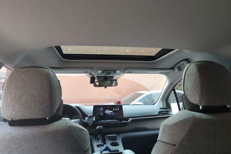 Used Toyota SIENNA 2024 2.5L Hybrid Comfort Edition Headliner