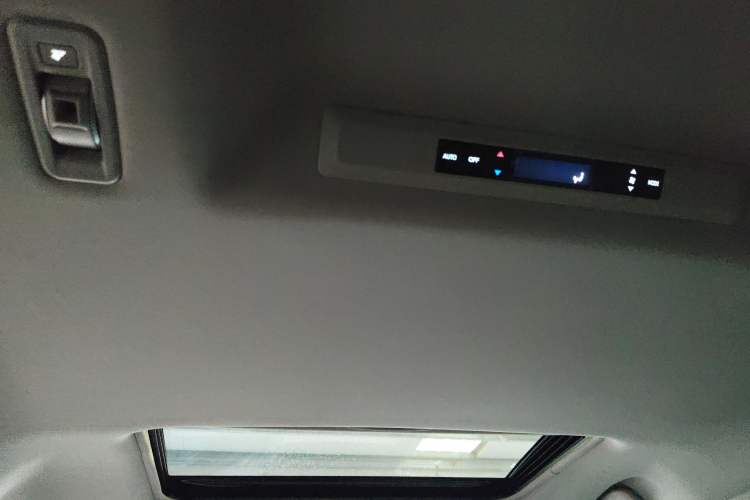 Used Toyota SIENNA 2024 2.5L Hybrid Comfort Edition Headliner