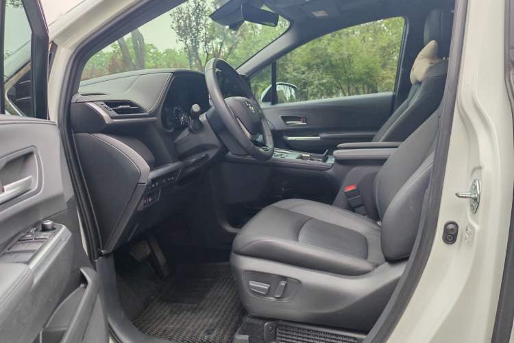Used Toyota SIENNA 2024 2.5L Hybrid Four-Wheel Drive Prestige Edition Interior 1