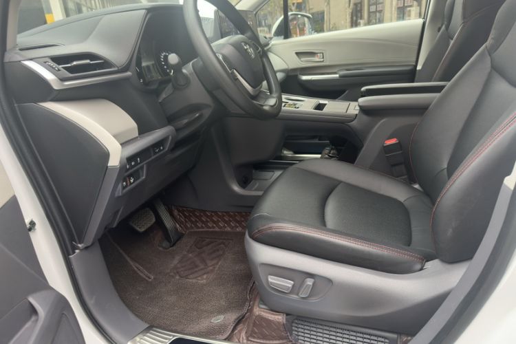 Used Toyota SIENNA 2024 2.5L Hybrid Comfort Edition Interior 1
