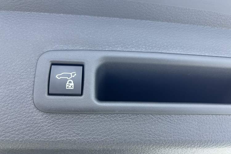 Used Toyota SIENNA 2024 2.5L Hybrid Four-Wheel Drive Prestige Edition Interior 1
