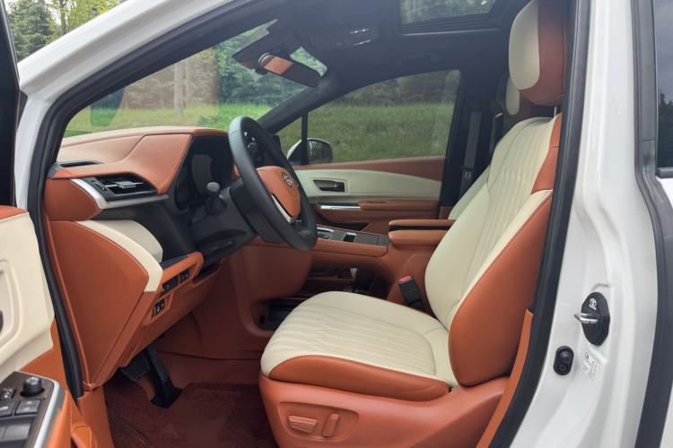 Used Toyota SIENNA 2024 2.5L Hybrid Comfort Edition Interior 1
