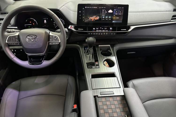 Used Toyota SIENNA 2024 2.5L Hybrid Four-Wheel Drive Prestige Edition Interior 1