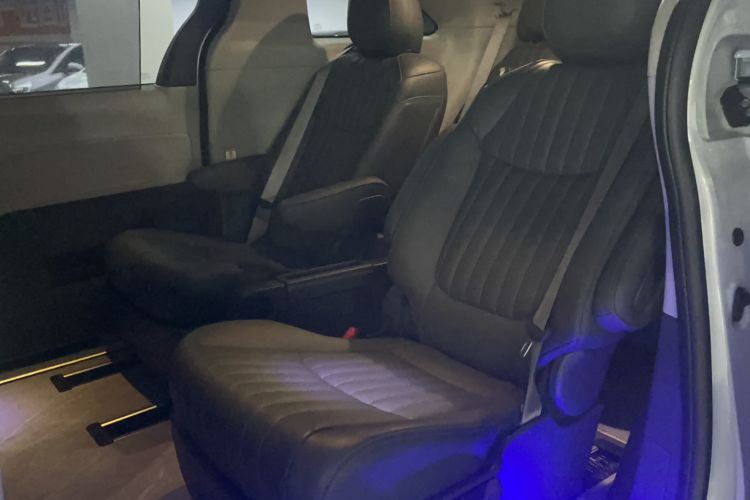 Used Toyota SIENNA 2024 2.5L Hybrid Comfort Edition Interior 1
