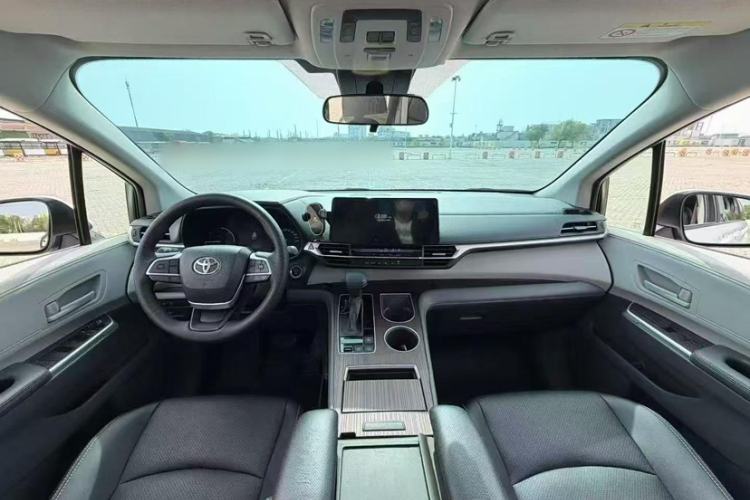 Used Toyota SIENNA 2024 2.5L Hybrid Comfort Edition Interior 1