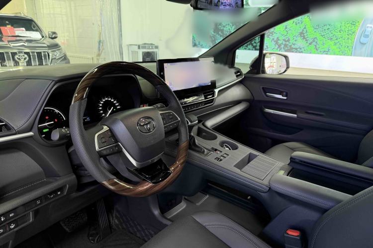 Used Toyota SIENNA 2024 2.5L Hybrid Four-Wheel Drive Prestige Edition Interior 1