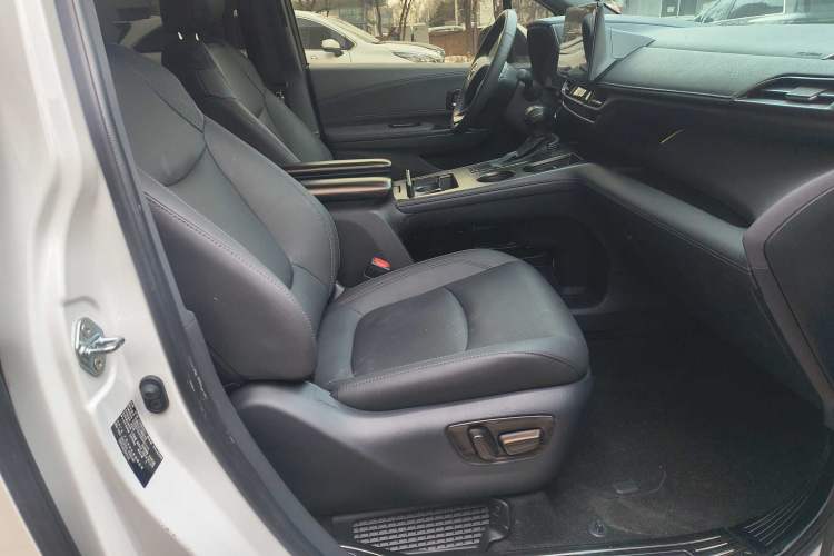 Used Toyota SIENNA 2024 2.5L Hybrid Four-Wheel Drive Prestige Edition Interior 10