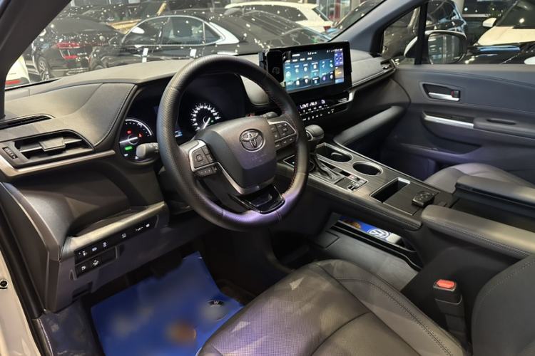 Used Toyota SIENNA 2024 2.5L Hybrid Four-Wheel Drive Prestige Edition Interior 10