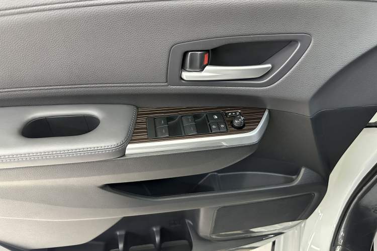 Used Toyota SIENNA 2024 2.5L Hybrid Four-Wheel Drive Luxury Edition Interior 10