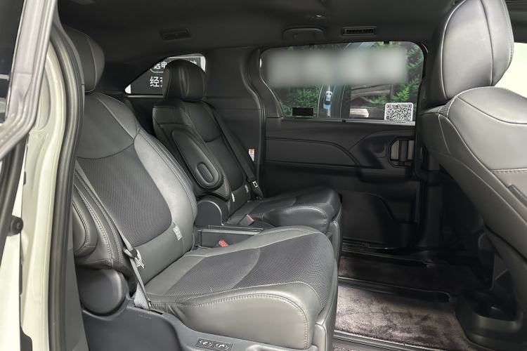Used Toyota SIENNA 2024 2.5L Hybrid Four-Wheel Drive Prestige Edition Interior 10