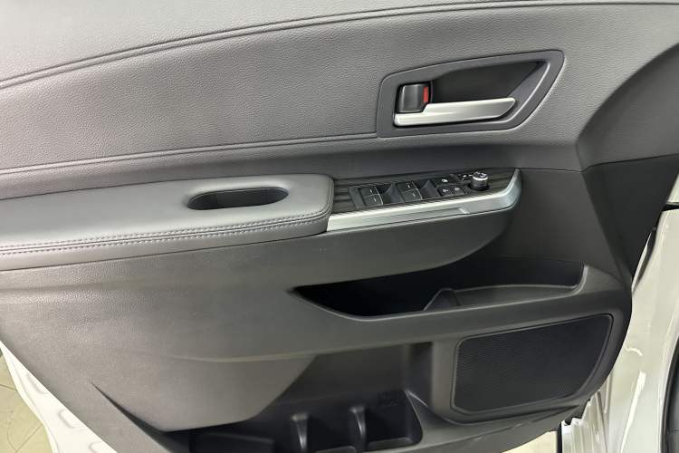 Used Toyota SIENNA 2024 2.5L Hybrid Four-Wheel Drive Prestige Edition Interior 10