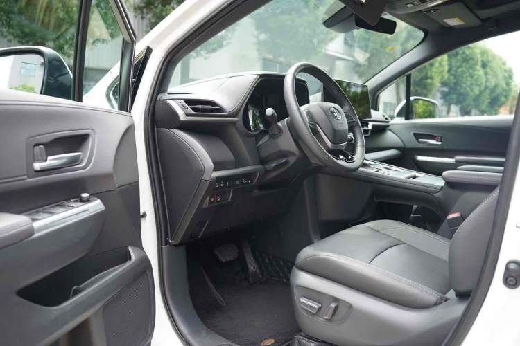 Used Toyota SIENNA 2024 2.5L Hybrid Ultimate Edition Interior 10