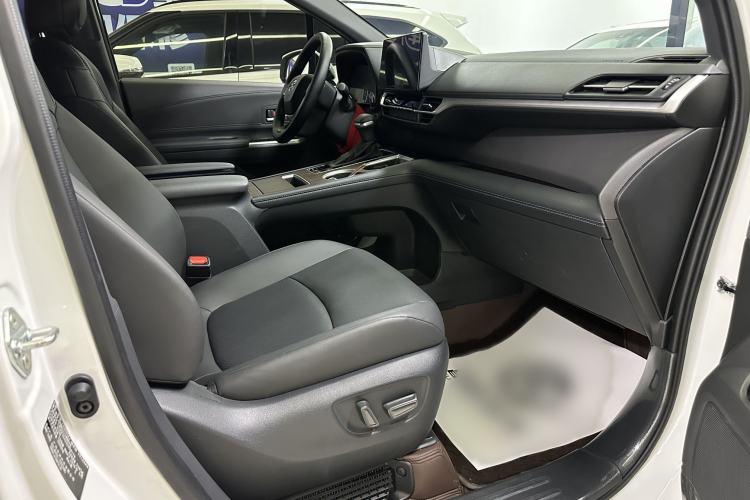Used Toyota SIENNA 2024 2.5L Hybrid Four-Wheel Drive Luxury Edition Interior 11