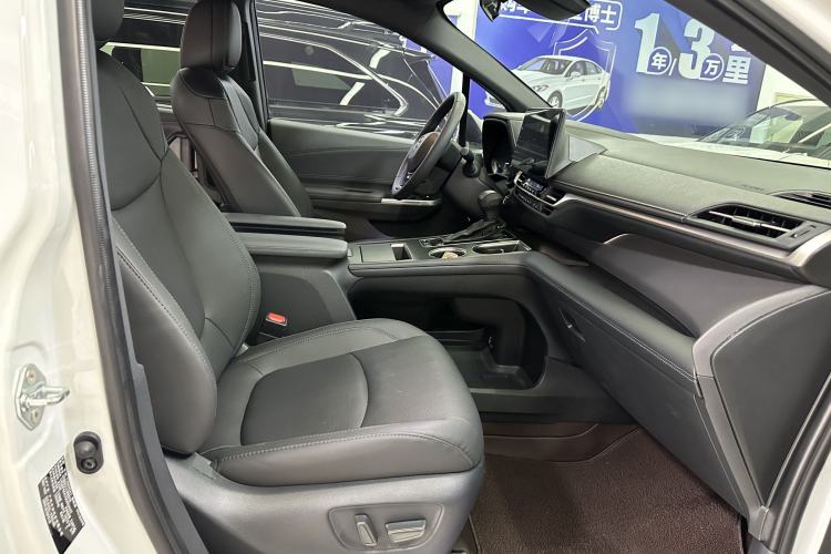 Used Toyota SIENNA 2024 2.5L Hybrid Four-Wheel Drive Prestige Edition Interior 11