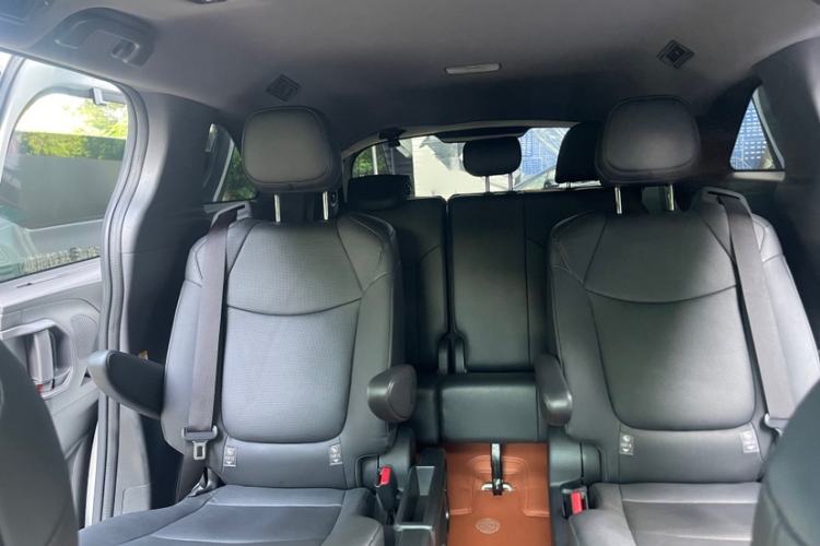 Used Toyota SIENNA 2024 2.5L Hybrid Four-Wheel Drive Luxury Edition Interior 12