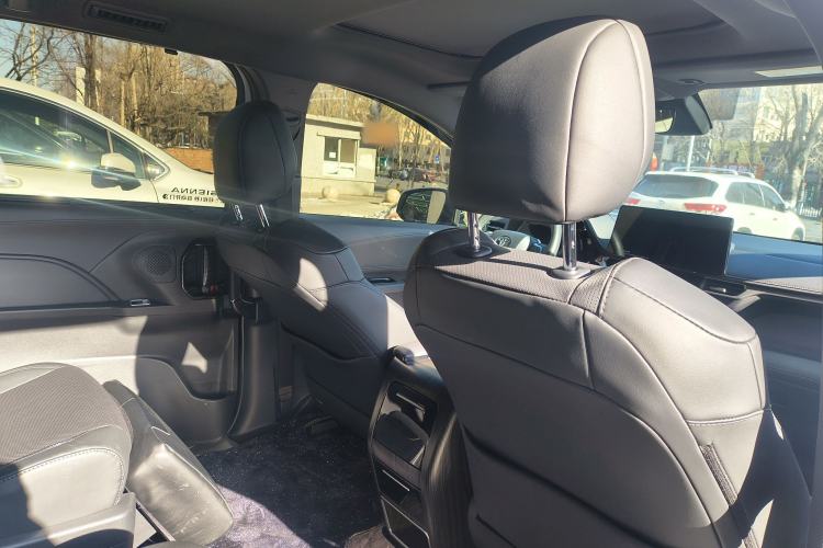 Used Toyota SIENNA 2024 2.5L Hybrid Four-Wheel Drive Prestige Edition Interior 12