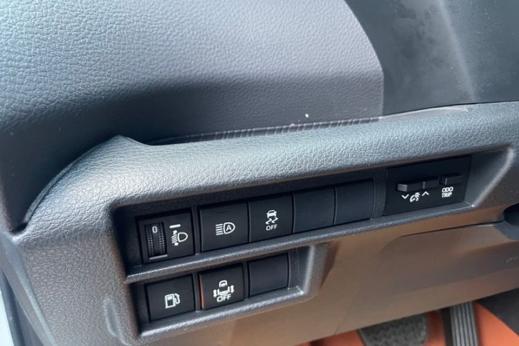 Used Toyota SIENNA 2024 2.5L Hybrid Four-Wheel Drive Luxury Edition Interior 13