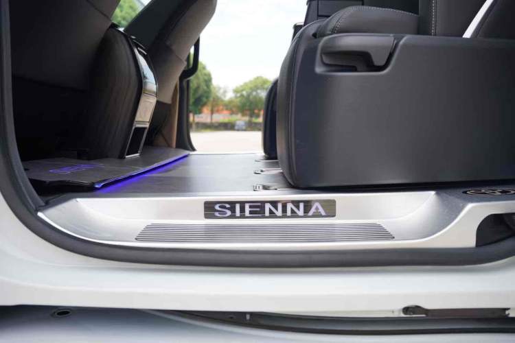 Used Toyota SIENNA 2024 2.5L Hybrid Ultimate Edition Interior 13