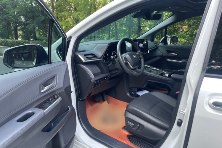 Used Toyota SIENNA 2024 2.5L Hybrid Four-Wheel Drive Luxury Edition Interior 14