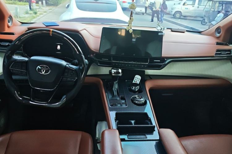 Used Toyota SIENNA 2024 2.5L Hybrid Comfort Edition Interior 2