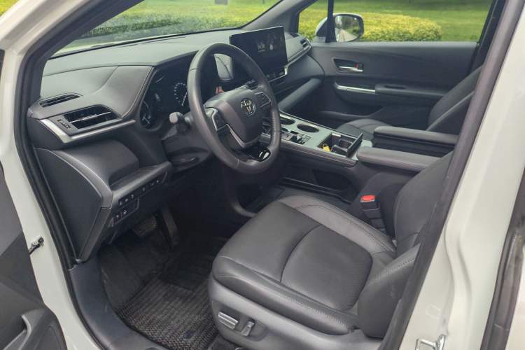 Used Toyota SIENNA 2024 2.5L Hybrid Four-Wheel Drive Prestige Edition Interior 2