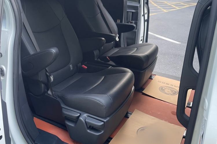 Used Toyota SIENNA 2024 2.5L Hybrid Four-Wheel Drive Luxury Edition Interior 2