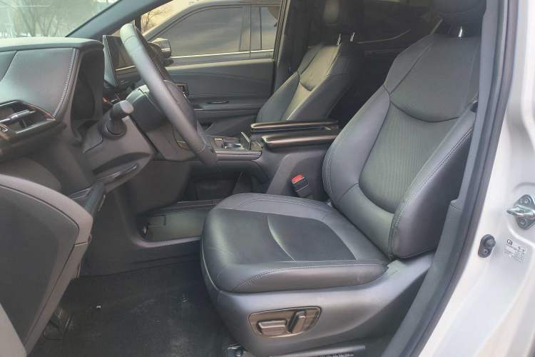 Used Toyota SIENNA 2024 2.5L Hybrid Four-Wheel Drive Prestige Edition Interior 2