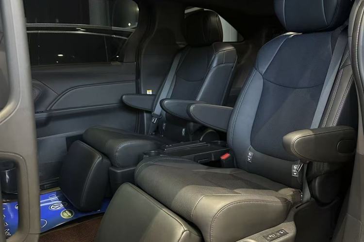 Used Toyota SIENNA 2024 2.5L Hybrid Four-Wheel Drive Prestige Edition Interior 2