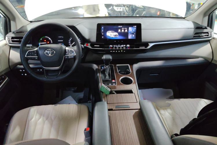 Used Toyota SIENNA 2024 2.5L Hybrid Comfort Edition Interior 2