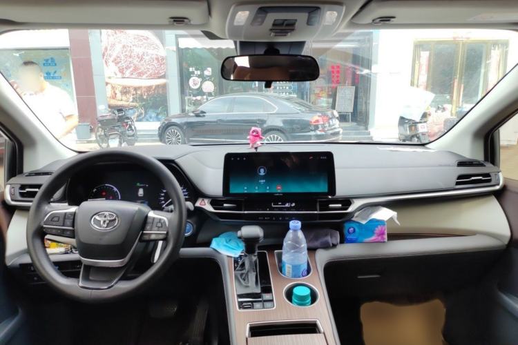 Used Toyota SIENNA 2024 2.5L Hybrid Comfort Edition Interior 2