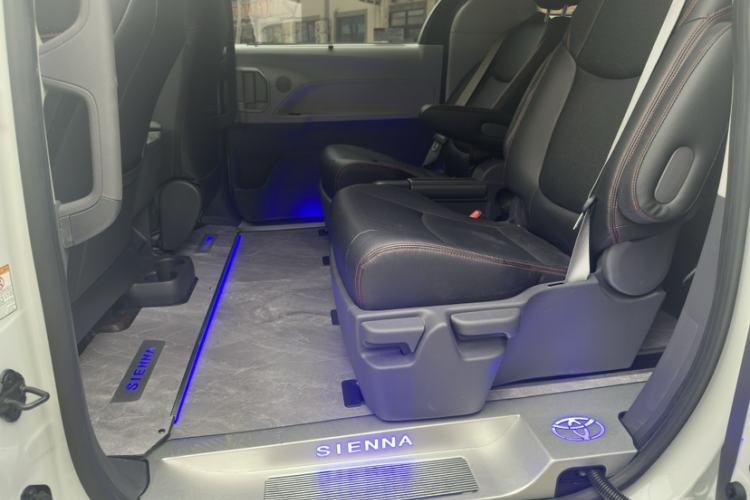 Used Toyota SIENNA 2024 2.5L Hybrid Comfort Edition Interior 2