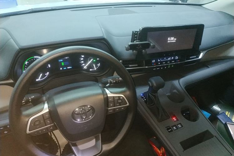 Used Toyota SIENNA 2024 2.5L Hybrid Comfort Edition Interior 2