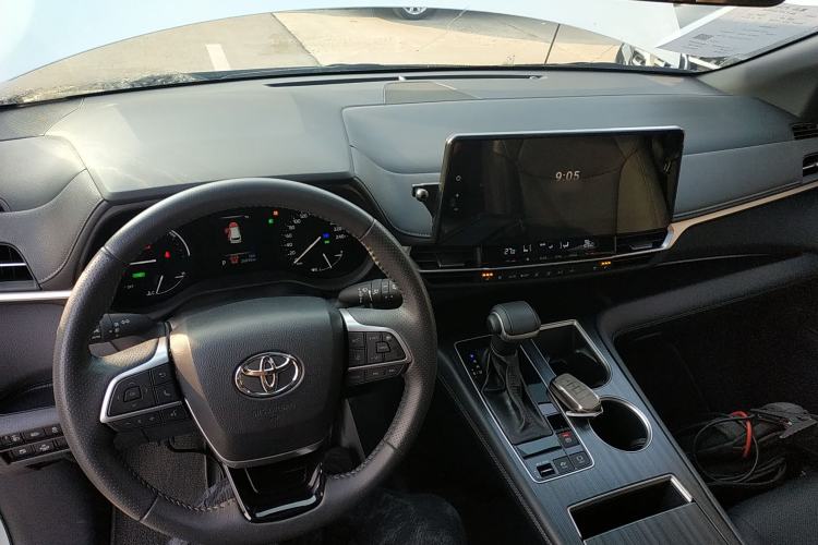 Used Toyota SIENNA 2024 2.5L Hybrid Luxury Edition Interior 2