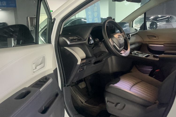 Used Toyota SIENNA 2024 2.5L Hybrid Comfort Edition Interior 2