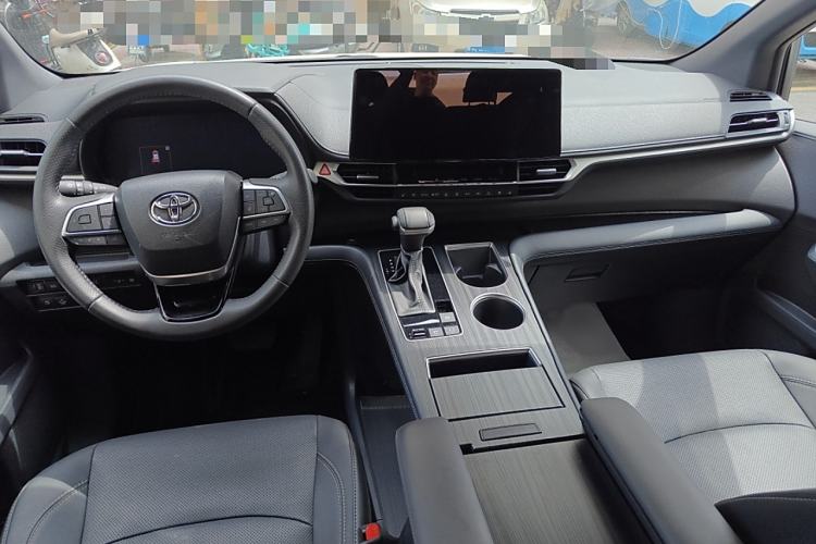 Used Toyota SIENNA 2024 2.5L Hybrid Ultimate Edition Interior 2