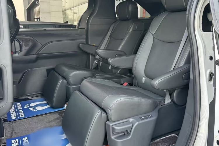 Used Toyota SIENNA 2024 2.5L Hybrid Four-Wheel Drive Prestige Edition Interior 2