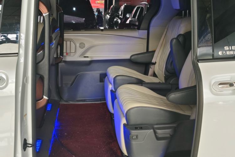 Used Toyota SIENNA 2024 2.5L Hybrid Comfort Edition Interior 2