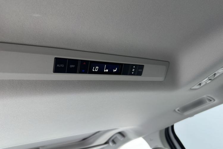 Used Toyota SIENNA 2024 2.5L Hybrid Comfort Edition Interior 3