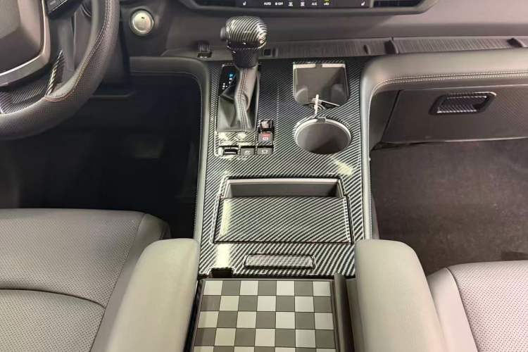 Used Toyota SIENNA 2024 2.5L Hybrid Four-Wheel Drive Luxury Edition Interior 3