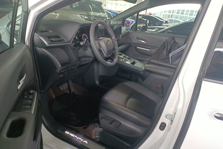 Used Toyota SIENNA 2024 2.5L Hybrid Four-Wheel Drive Prestige Edition Interior 3