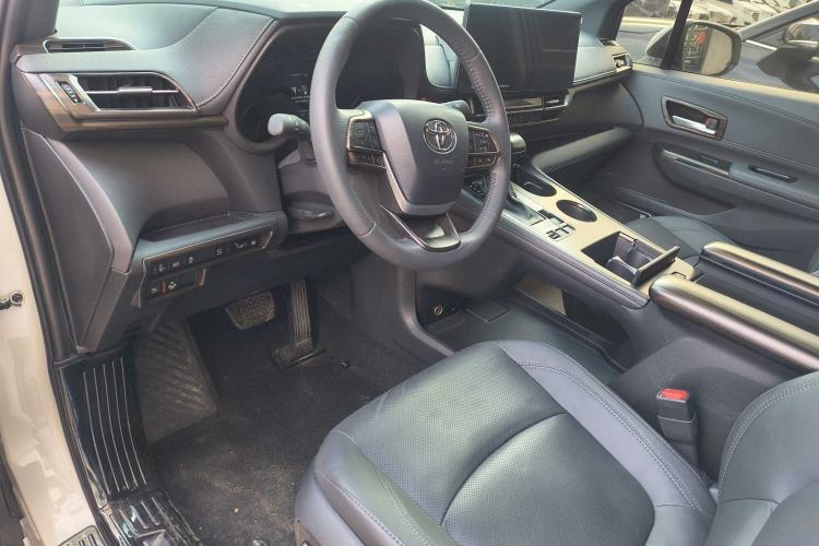 Used Toyota SIENNA 2024 2.5L Hybrid Four-Wheel Drive Prestige Edition Interior 3