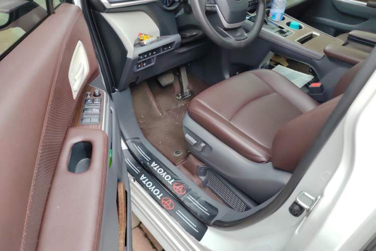 Used Toyota SIENNA 2024 2.5L Hybrid Comfort Edition Interior 3