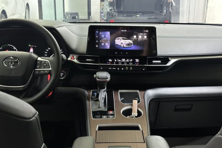 Used Toyota SIENNA 2024 2.5L Hybrid Four-Wheel Drive Luxury Edition Interior 3
